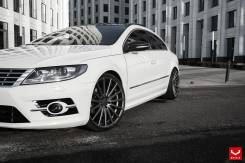 Vossen. 8.5x20, 5x112.00, ET44, ЦО 66,5 мм.