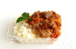 Гуляш с гарниром (Готовые обеды)