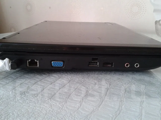 eMachines E525. 15.5", 2,2����, ��� 3072 ��, ���� 230���, WiFi: 1, ����������� �� 1��. ����