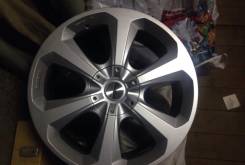 Momo Hexa. 8.0x17", 5x114.30, ET45, ЦО 72,3 мм.