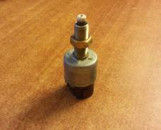 Концевик под педаль тормоза. Toyota: Corolla, Cresta, Verossa, RAV4, Century, Camry Gracia, Granvia, Hiace, Sienna, Sprinter Trueno, Land Cruiser Prad...
