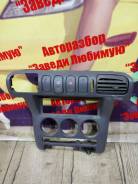 Консоль панели приборов. Nissan March, K11 Двигатель CG10DE