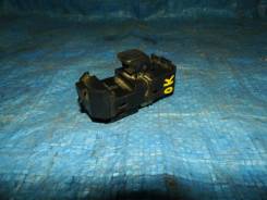 Кнопка стеклоподъемника. Lexus IS300, GXE10, JCE10 Lexus IS200, GXE10, JCE10 Toyota Altezza, JCE15, SXE10, GXE10, JCE10, GXE15 Toyota IS200, GXE10, JC...