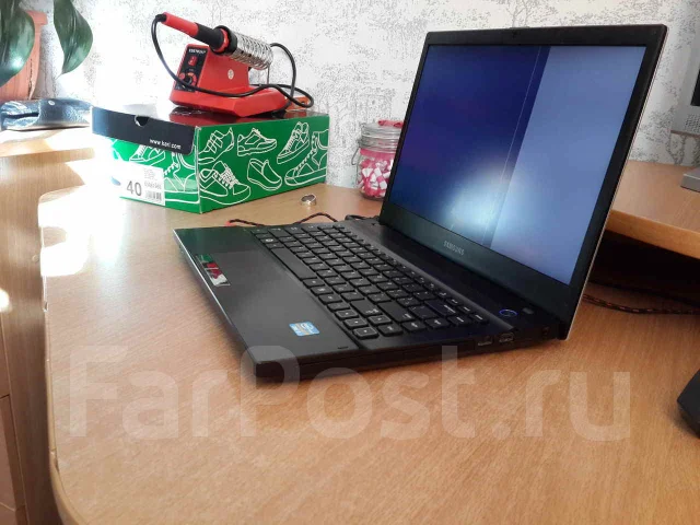 Samsung 300E4A. 14.1", 2,3����, ��� 4 ��, ���� 320���, WiFi: 1, Bluetooth: 1, ����������� �� 3��. ����