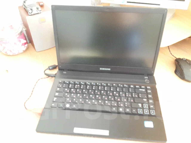 Samsung 300E4A. 14.1", 2,3����, ��� 4 ��, ���� 320���, WiFi: 1, Bluetooth: 1, ����������� �� 3��. ����