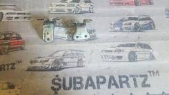 Крепление боковой двери. Toyota: Yaris, IS350, RAV4, Noah, IS300, Vitz, Ractis, Prius, Scion, IS F, Previa, Voxy, Raum, IS250, Windom, Mark X, Sienta...