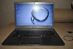 Samsung 530U3B. 13.3", 2 100����, ��� 4 ��, ���� 500���, WiFi: 1, Bluetooth: 1, ����������� �� 3��. ����