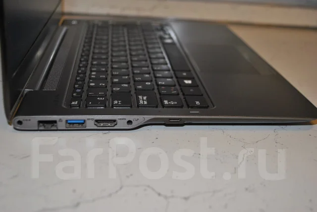 Samsung 530U3B. 13.3", 2 100����, ��� 4 ��, ���� 500���, WiFi: 1, Bluetooth: 1, ����������� �� 3��. ����