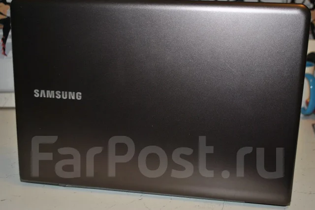 Samsung 530U3B. 13.3", 2 100����, ��� 4 ��, ���� 500���, WiFi: 1, Bluetooth: 1, ����������� �� 3��. ����