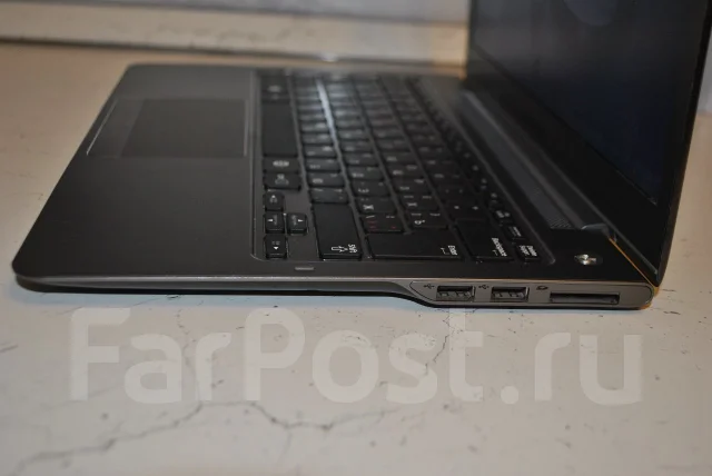 Samsung 530U3B. 13.3", 2 100����, ��� 4 ��, ���� 500���, WiFi: 1, Bluetooth: 1, ����������� �� 3��. ����