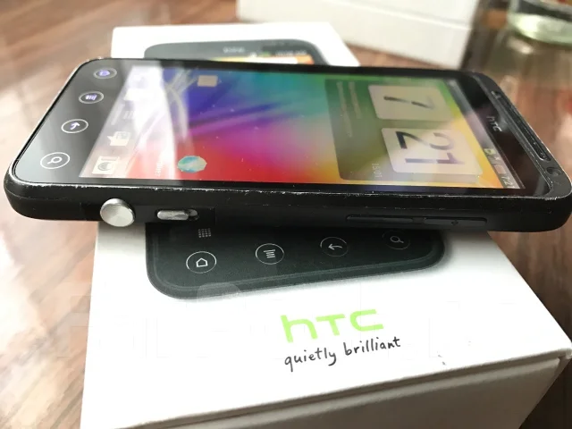 HTC EVO 3D. �/� ����