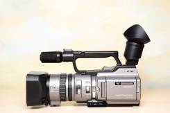 Sony DCR-VX2100E. с объективом