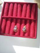 Серьги.