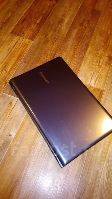 Samsung 355V5C. 15.6", 2,2����, ��� 8 ��, ���� 750���, WiFi: 1, Bluetooth: 1, ����������� �� 4��. ����