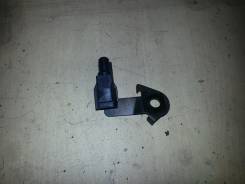 Датчик наружной температуры. Subaru Legacy, BGA, BGC, BG2, BD2, BG5, BD3, BG3, BG4, BG9, BD4, BD5, BD9 Двигатели: EJ18E, EJ20R, EJ20E, EJ20H, EJ25D, E...
