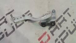 Крепление капота. Toyota Corolla Fielder, ZRE142, NZE141, NZE144, ZRE144 Toyota Corolla, ADE150, CE140, NDE150, ZRE152, ZZE142, NZE141, ZRE142, ZZE141...
