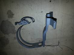Крепление топливного фильтра. Subaru Legacy, BGA, BGB, BGC, BG2, BG5, BD2, BD3, BG3, BG4, BG9, BG7, BC3, BD4, BD5, BD9 Subaru Forester, SF5, SG5, SF9...