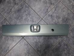 Накладка на дверь багажника. Honda Fit, GD4, GD3, GD2, GD1, LA-GD3, UA-GD4, LA-GD4, LA-GD1, UA-GD2, DBA-GD2, CBA-GD4, LA-GD2, UA-GD3, DBA-GD1, DBA-GD4...