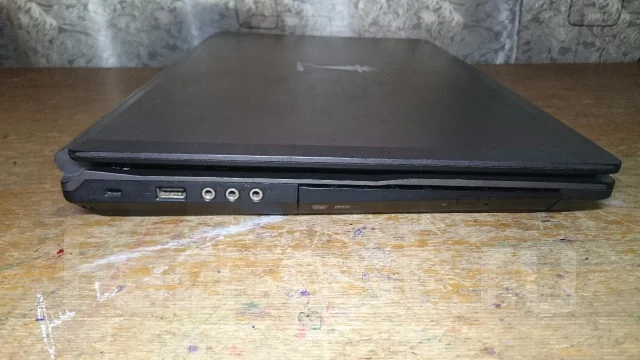 V-lazer. 17.3", 2,5����, ��� 8 ��, ���� 500���, WiFi: 1, Bluetooth: 1, ����������� �� 2��. ����