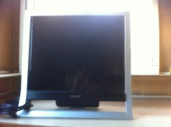 Sony. 17", ���������� �� (LCD)