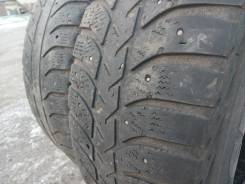 Bridgestone Ice Cruiser 5000. Зимние, шипованные, износ: 80%, 2 шт