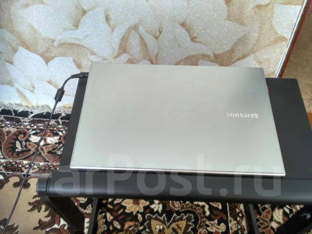 Samsung 305V5A. 15.5", 1,8����, ��� 4 ��, ���� 500���, WiFi: 1, Bluetooth: 1, ����������� �� 2��. ����