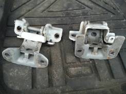 Крепление боковой двери. Nissan Elgrand, E51, ME51, MNE51, NE51 Двигатели: VQ25DE, VQ35DE
