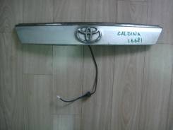 Накладка 5-й двери TOYOTA CALDINA AZT241