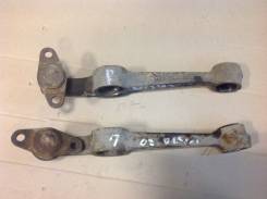 Рычаг подвески. Toyota Vista, CV30, SV30, SV35, SV25, SV20, CV20, SV32, SV21, SV33, SV22 Toyota Camry, CV30, SV30, SV32, SV21, SV20, CV20, SV22, SV33...
