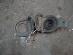 Крепление радиатора. Nissan Serena, RC24, PNC24, PC24, TNC24, TC24 Двигатели: QR20DE, SR20DE, QR25DE