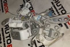 Крепление боковой двери. Toyota: Yaris, IS350, RAV4, Noah, IS300, Vitz, Ractis, Prius, Scion, IS F, Previa, Voxy, Raum, IS250, Windom, Mark X, Sienta...