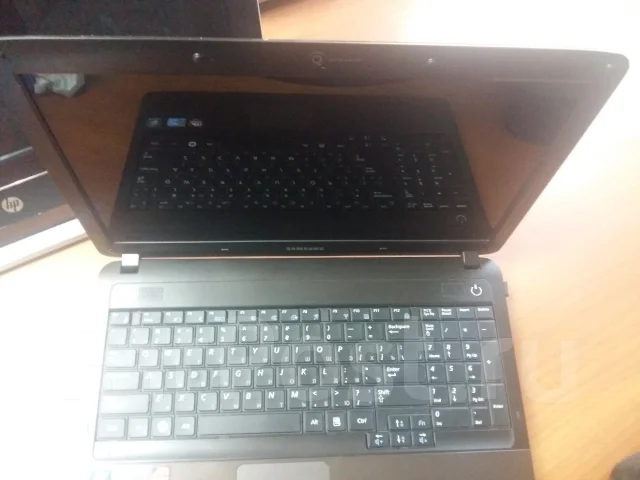 Samsung R540. 15.6", 2,5����, ��� 4 ��, ���� 320���, WiFi: 1, Bluetooth: 1 ����