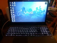 Sony VAIO SVE1512W1R. 15.5", 2,5����, ��� 4 ��, ���� 600���, WiFi, Bluetooth, ����������� �� 3��. ����