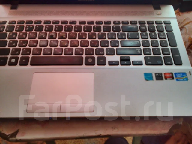 Samsung 300E5E. 15.6", 2,5����, ��� 4 ��, ���� 500���, WiFi: 1, Bluetooth: 1, ����������� �� 2��. ����