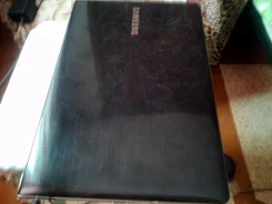 Samsung 300E5E. 15.6", 2,5����, ��� 4 ��, ���� 500���, WiFi, Bluetooth, ����������� �� 2��.
