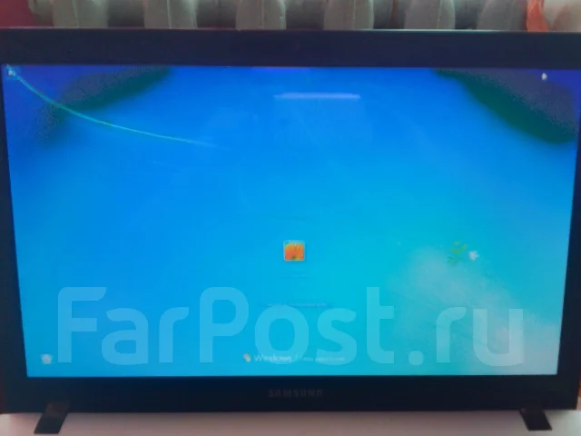 Samsung 300E5E. 15.6", 2,5����, ��� 4 ��, ���� 500���, WiFi: 1, Bluetooth: 1, ����������� �� 2��. ����