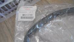 Уплотнитель капота. Mitsubishi Pajero iO, H67W, H77W, H76W, H66W, H61W, H62W, H72W, H71W Mitsubishi Pajero Pinin Двигатели: 4G94, 4G93