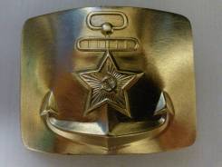 Пряжки.