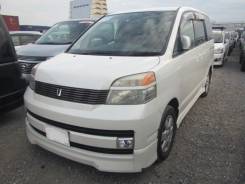 Toyota Voxy. AZR60