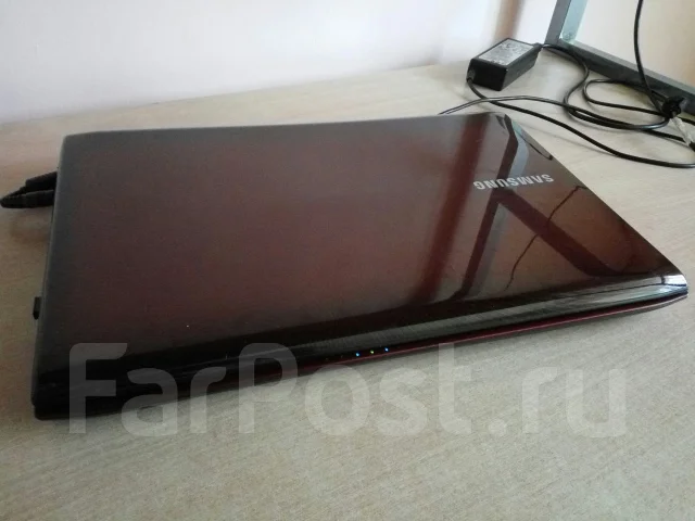 Samsung R780. 17.3", 1 599����, ��� 4 ��, ���� 500���, WiFi: 1, Bluetooth: 1, ����������� �� 2��. ����