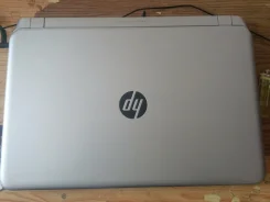 HP Pavilion 15. 15", 2,3����, ��� 6 ��, ���� 750���, WiFi, Bluetooth, ����������� �� 4��.