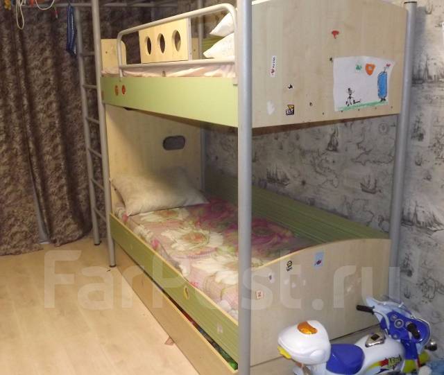 Детская двух спальная 2-этажная кровать с матрасами, б/у, в наличии воВладивостоке