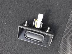 Кнопка открывания багажника. Honda Fit, GE7, GE6, GP1, GE8 Двигатели: L13A, LDA, L15A
