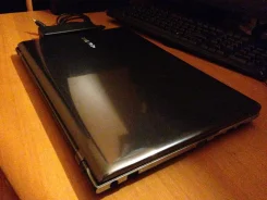 Samsung 355V5C-S0C. 15.6", 2,3����, ��� 8 ��, ���� 1 000���, WiFi, Bluetooth, ����������� �� 3��.