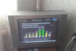 ����� ����