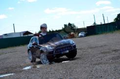 Электромобили.