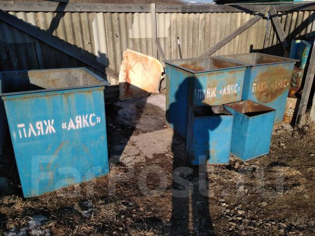 Мусорные баки, б/у, в наличии. Цена: 6 000₽ во Владивостоке