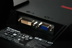 Lenovo. 19" ����