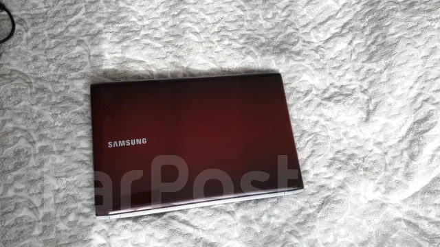 Samsung R730. 17.3", 2,5����, ��� 4 ��, ���� 500���, WiFi: 1, Bluetooth: 1, ����������� �� 2��. ����