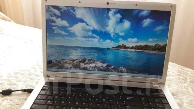 Samsung R730. 17.3", 2,5����, ��� 4 ��, ���� 500���, WiFi: 1, Bluetooth: 1, ����������� �� 2��. ����